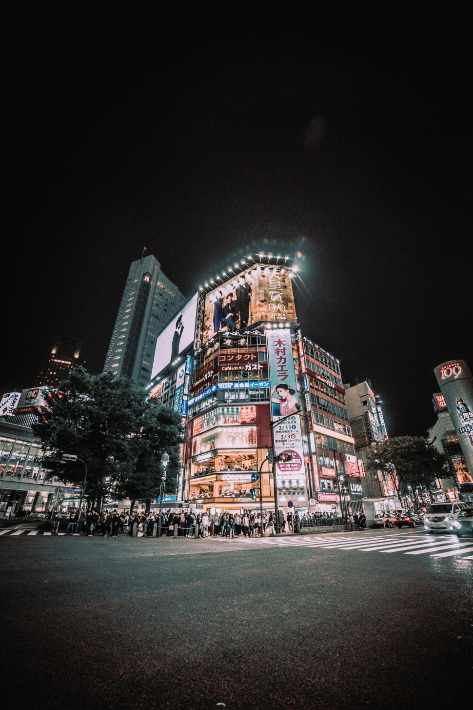 Free Image of Cityscape at night with bright illuminated billboards. 