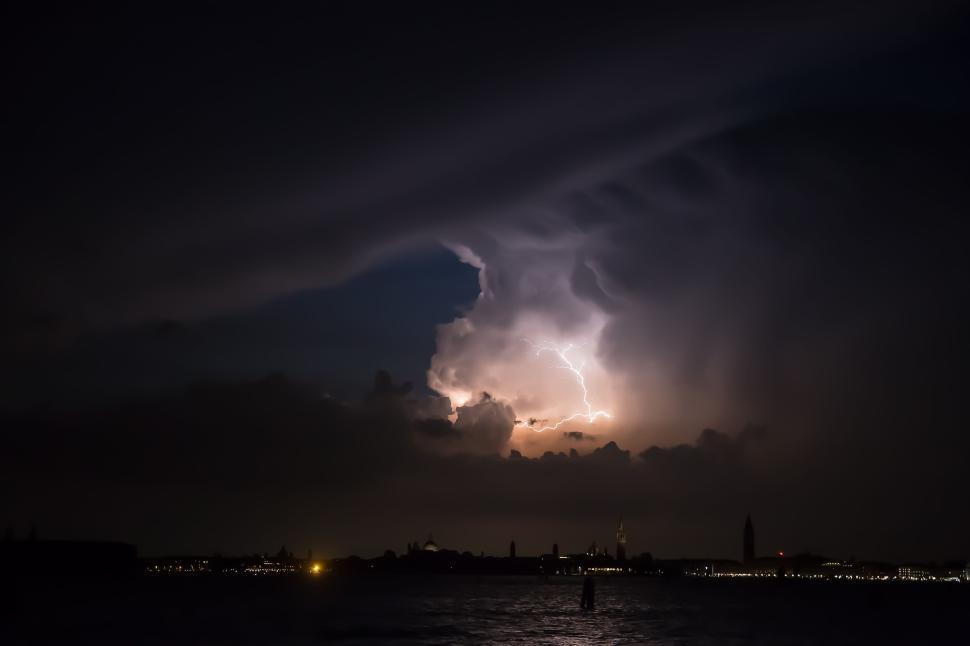 Free Image of Dramatic night sky with thunderstorm lightning bolt 