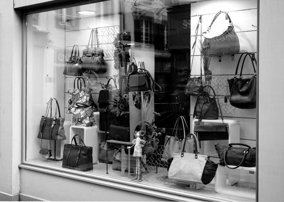 Free Image of Display of assorted handbags in a store window. 