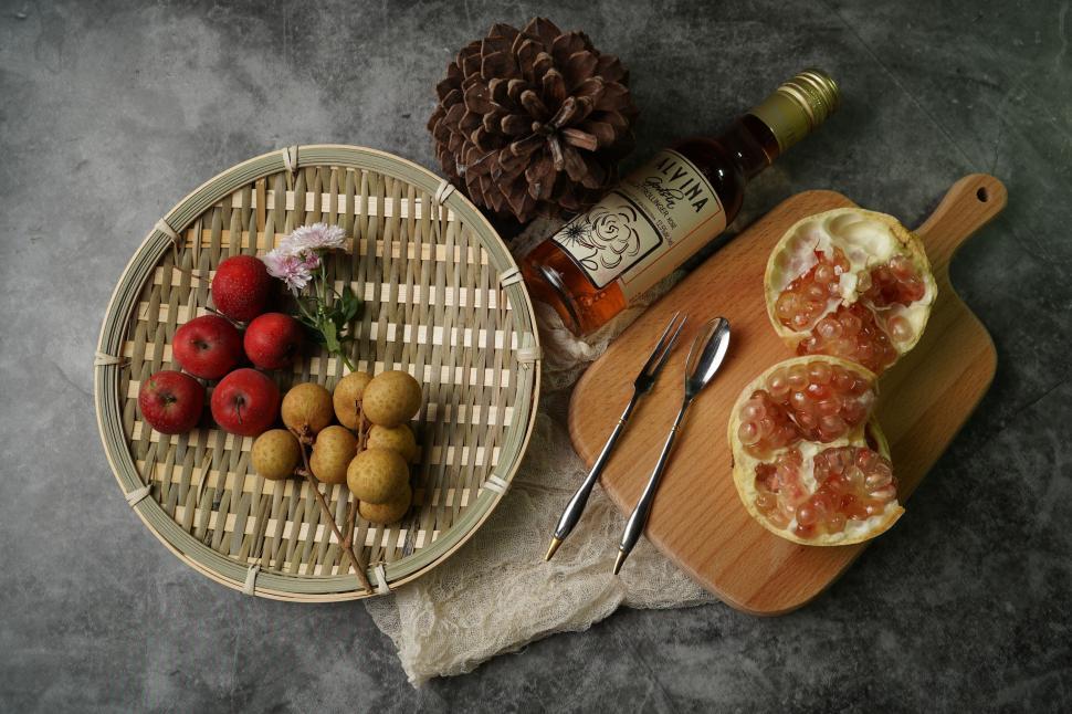 Free Image of Creative table arrangement with fruits, drinks and utensils 