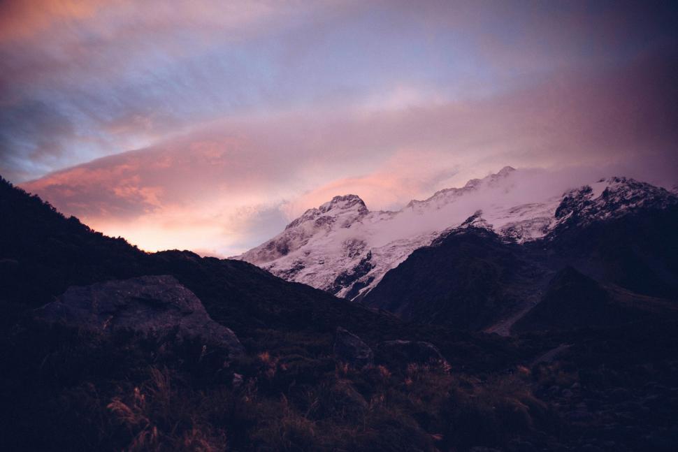 Free Image of Snow-capped mountains during purple-hued sunset 