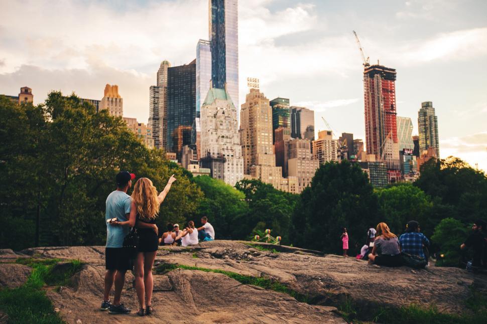 Free Image of Couple enjoying city skyline from urban park at sunset 