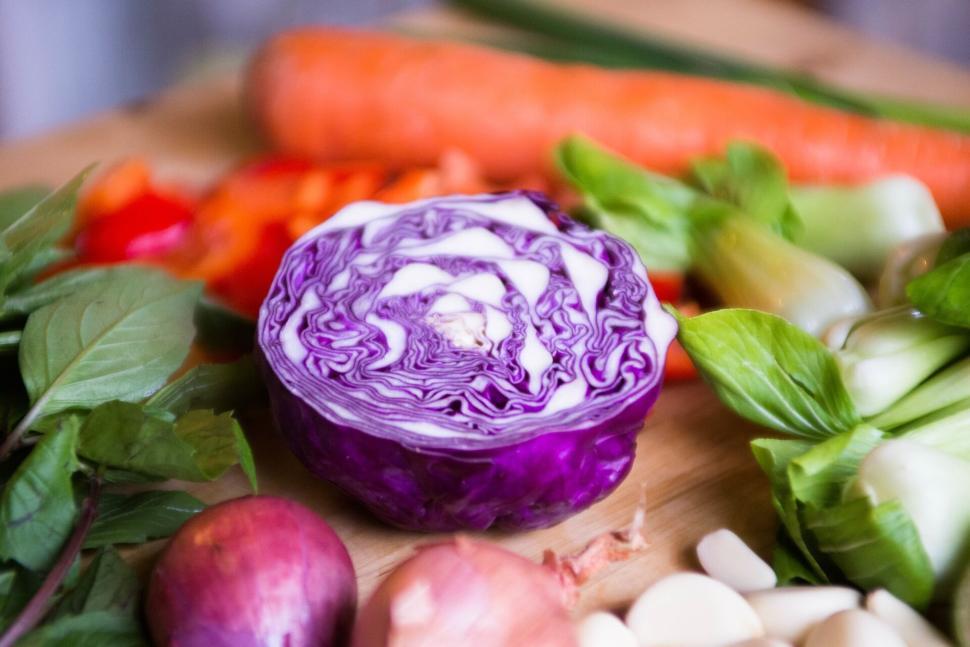 Free Image of Fresh vegetables variety with focus on purple cabbage 