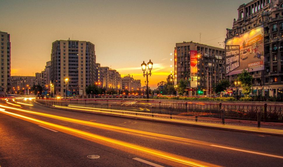 Free Image of Colorful cityscape with light trails at dusk in city 
