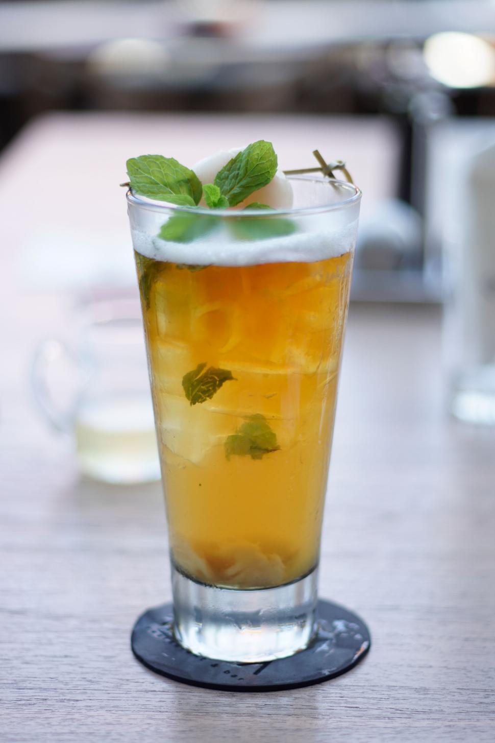 Free Image of Refreshing iced tea with mint and ice cubes in tall glass. 