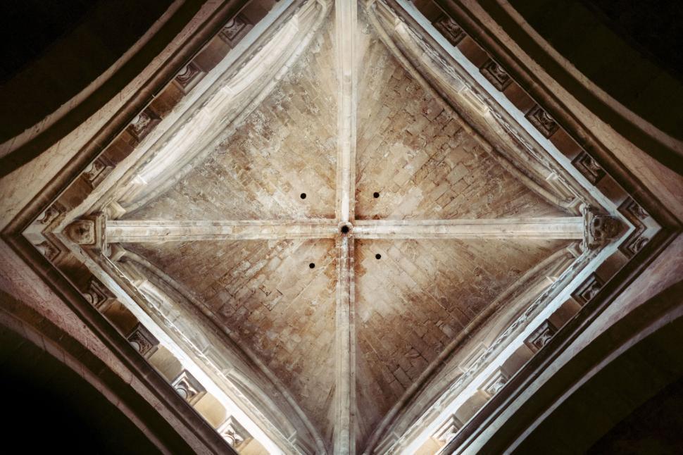 Free Image of Architectural ceiling with geometric design and arches 
