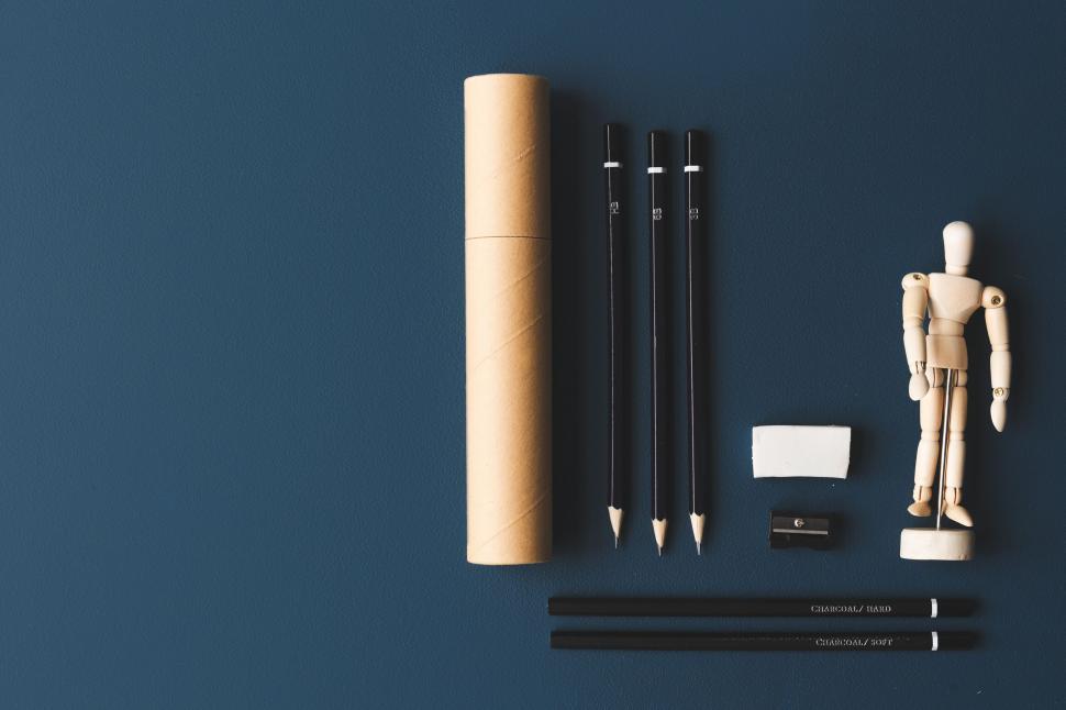 Free Image of Art supplies and mannequin on a dark blue background. 
