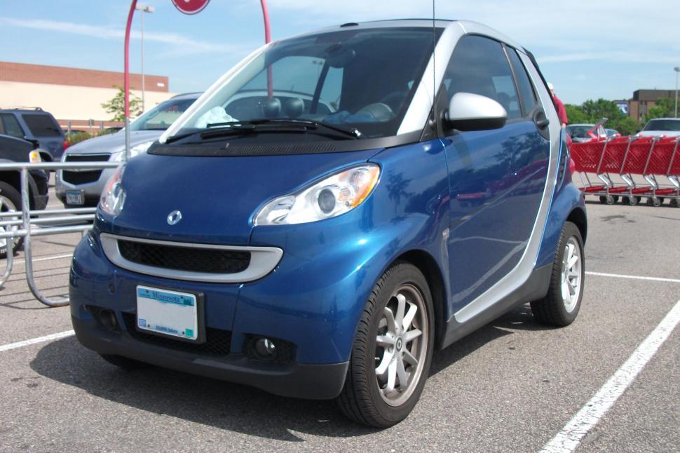 Free Image of Blue Smart Car 