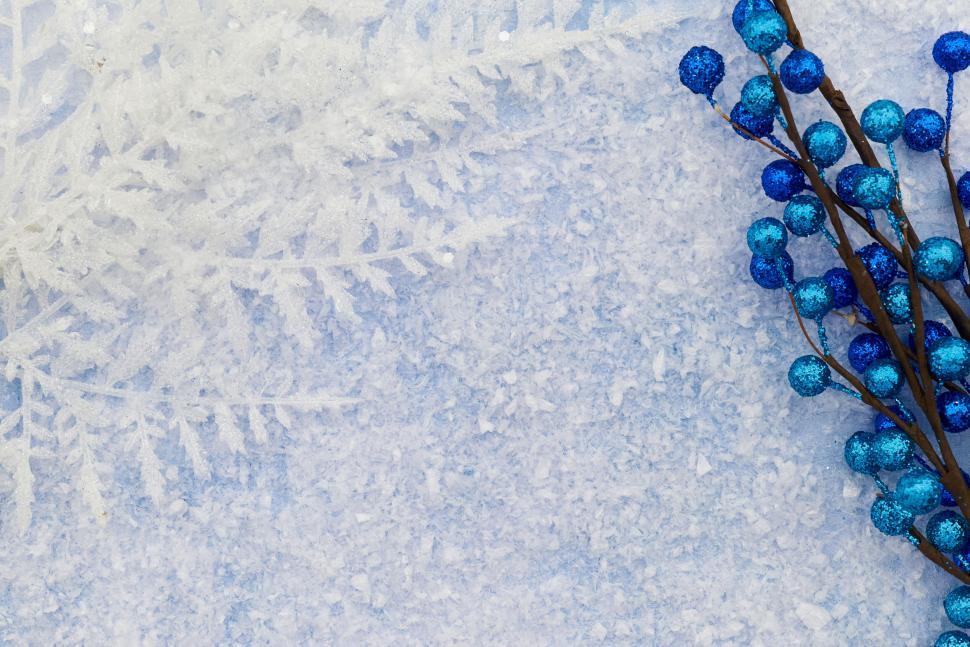 Free Image of Glittery blue berries on snowflake and icy background. 
