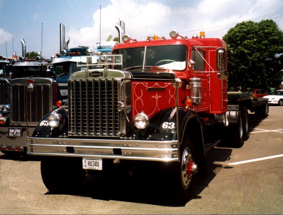 Free Image of Red flatbed truck 