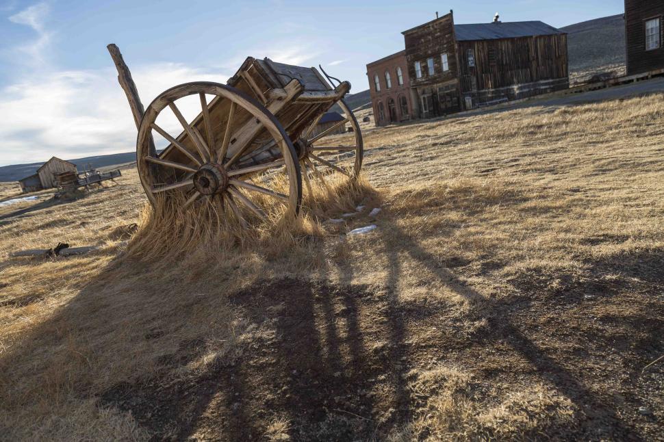 Free Image of Abandoned old wooden wagon in a deserted ghost town 