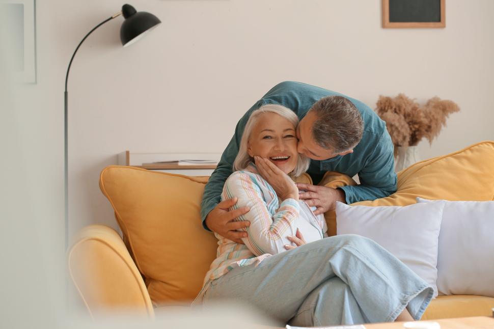 Free Image of Happy moment of older couple with tablet on the couch. 