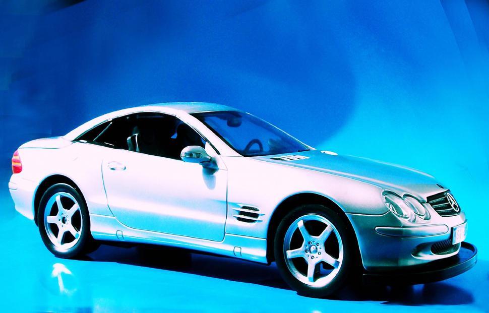 Free Image of Mercedes Benz on Blue 