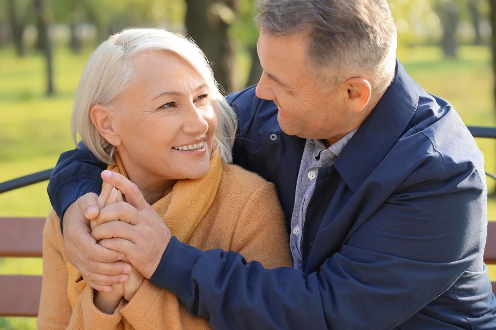 Free Image of Senior couple enjoying sunny day in the park 
