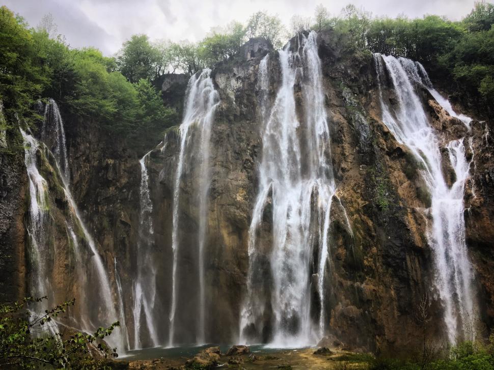 Free Image of Powerful waterfalls cascading over rocky cliffs 