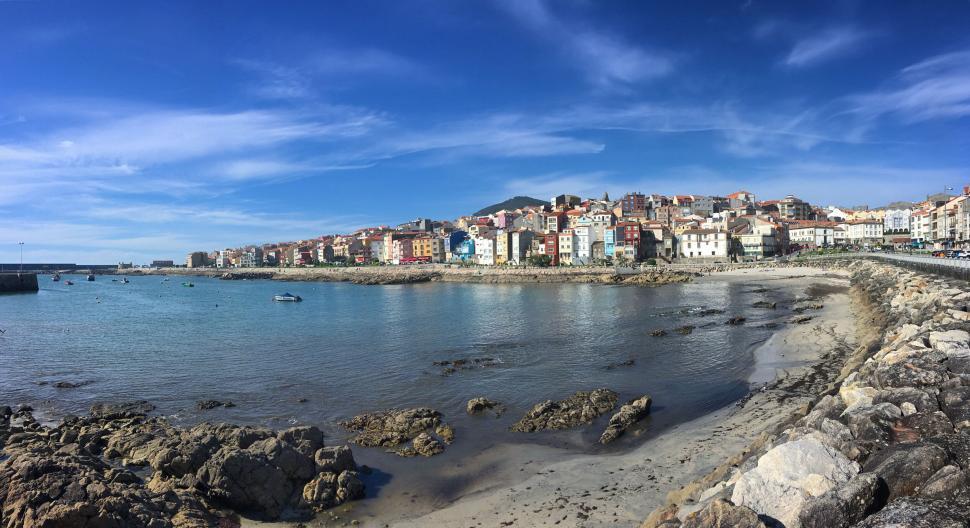 Free Image of Panoramic view of a coastal town with colorful houses. 