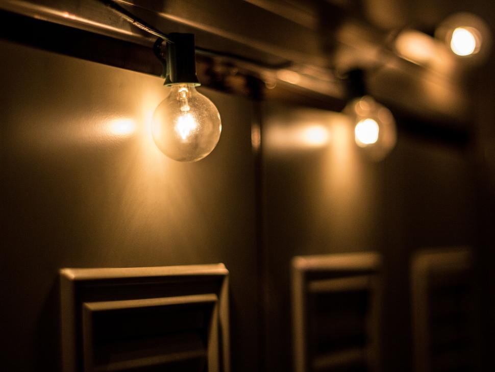 Free Image of Warm incandescent light bulbs in a cozy indoor setting. 