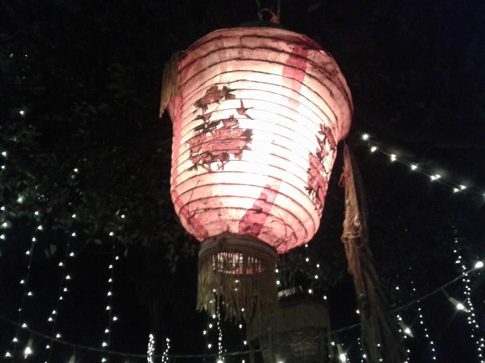 Free Image of Illuminated traditional lantern with dark background 