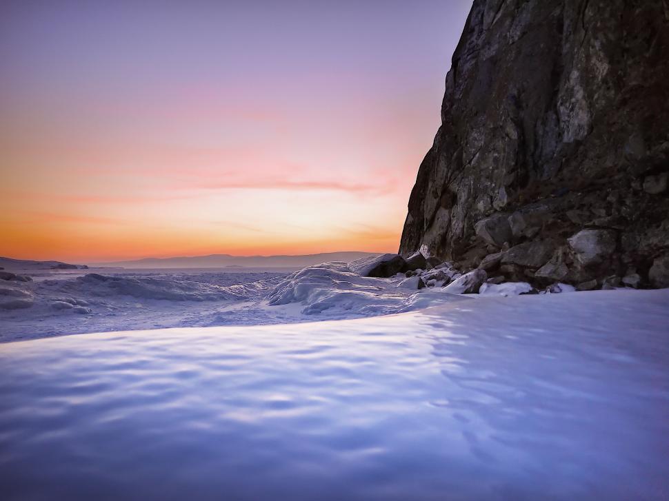 Free Image of Ice-covered landscape with stunning winter sunset 