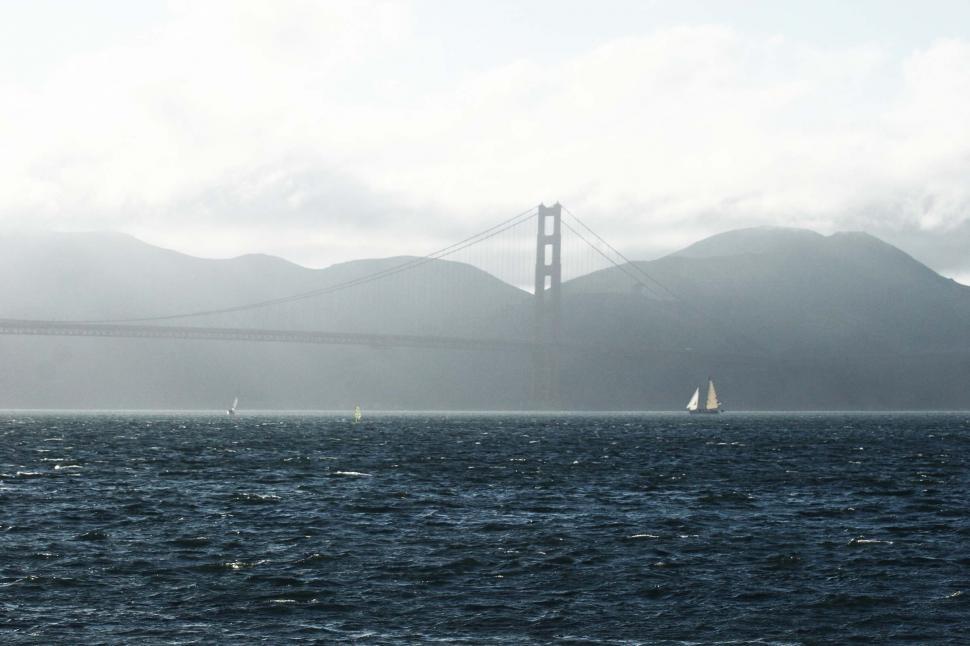 Free Image of Distant Golden Gate Bridge in fog 