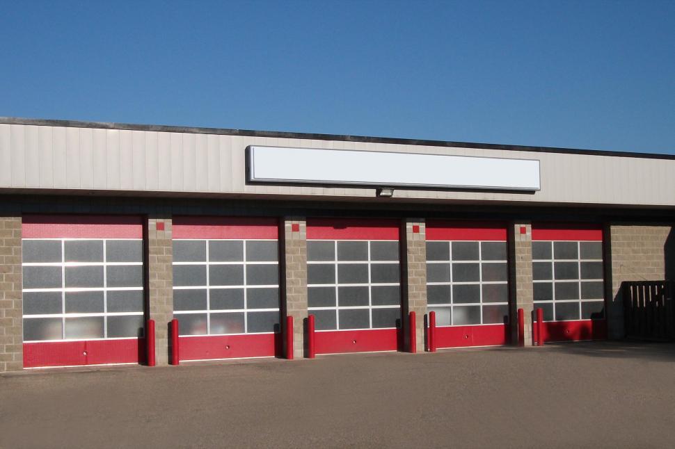 Free Image of Auto repair service garage 