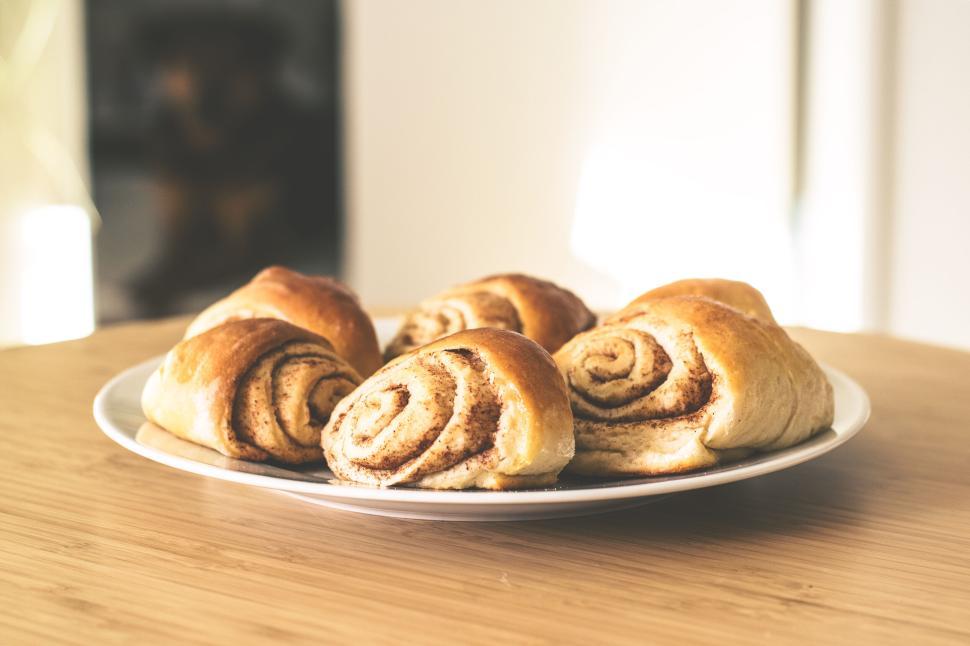 Free Image of Five delicious cinnamon rolls on a white plate. 
