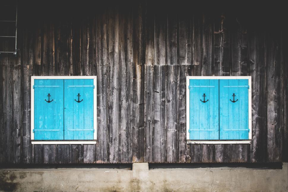 Free Image of Wooden wall with blue shutters decorated with anchors 