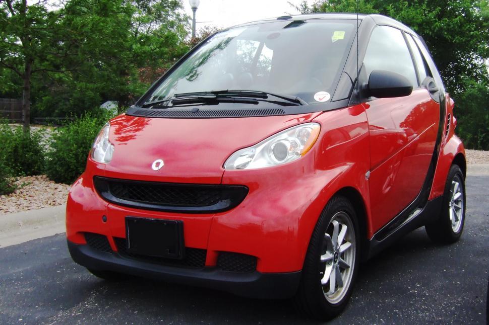Free Image of Red Smart Car 