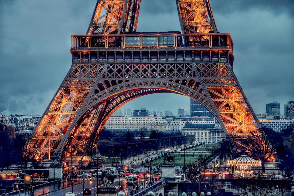 Free Image of Eiffel Tower in Paris illuminated at dusk timeframe. 