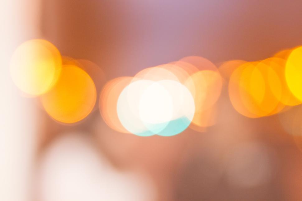 Free Image of Abstract blurred lights with warm tones bokeh shot 