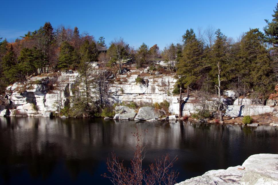 Free Image of Lake Minnewaska In Early Autumn 