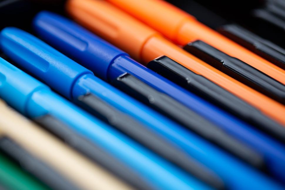 Free Image of Colorful pens arranged in a neat row, close-up view 