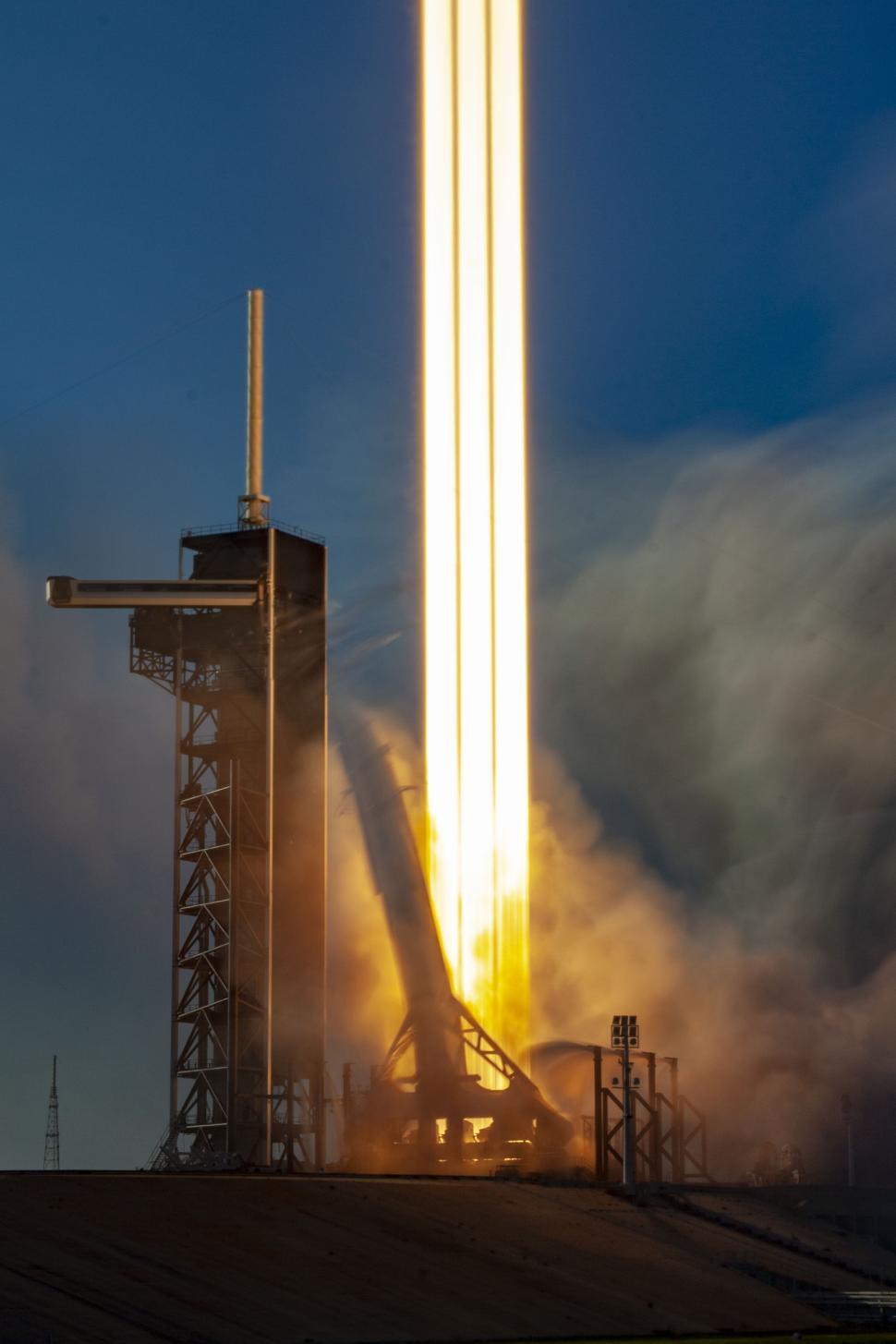 Free Image of Rocket blasting off into a clear sky 