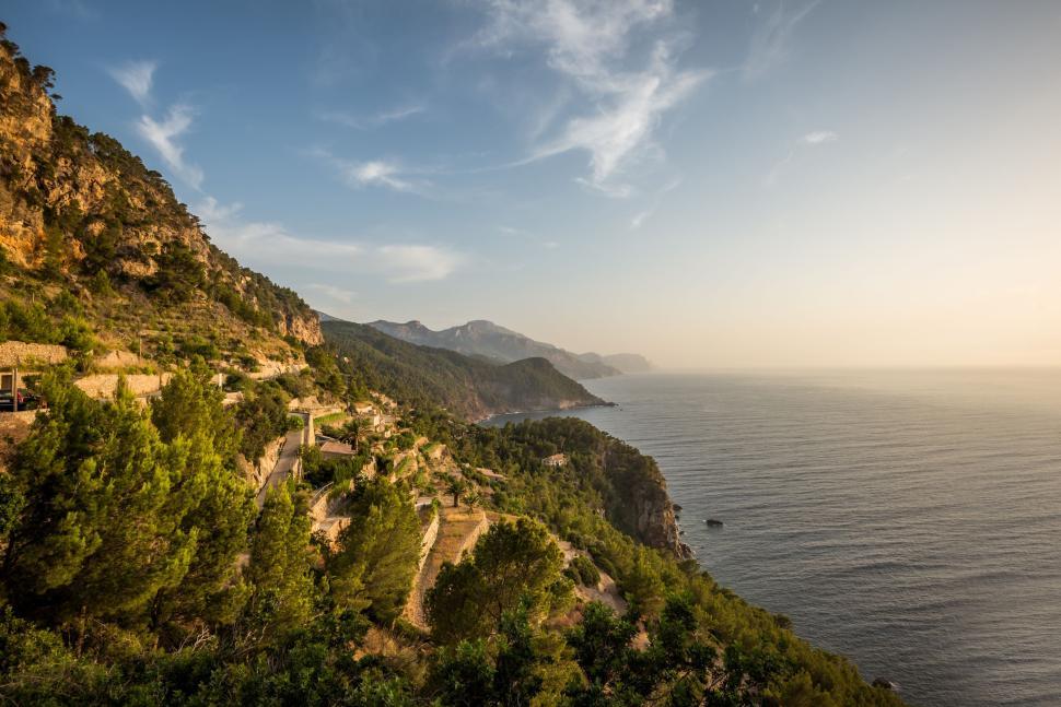 Free Image of Coastal view with a serene landscape and distant horizon. 