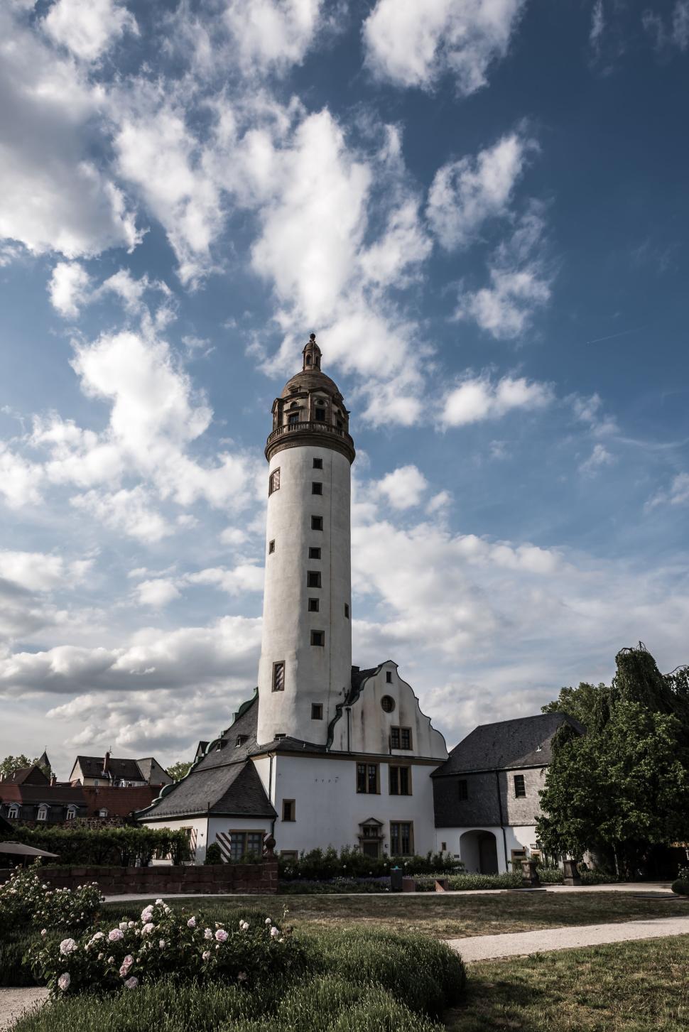 Free Image of Historic white tower against a cloudy blue sky. 