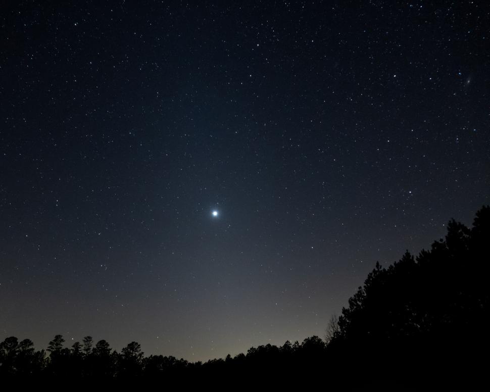 Free Image of Bright star shines in a dark, starry nighttime sky 