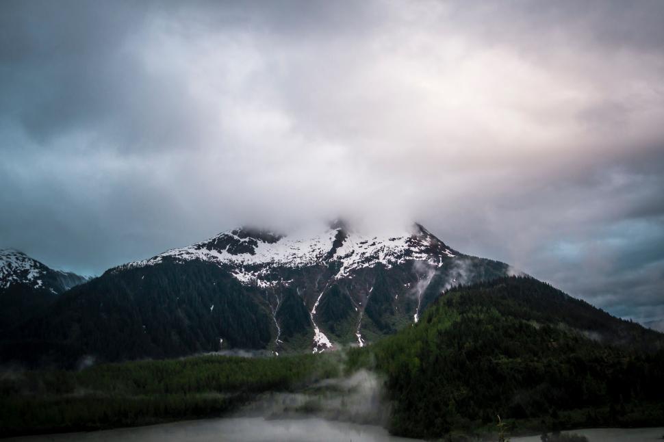 Free Image of Snowy mountain with clouds and mist 