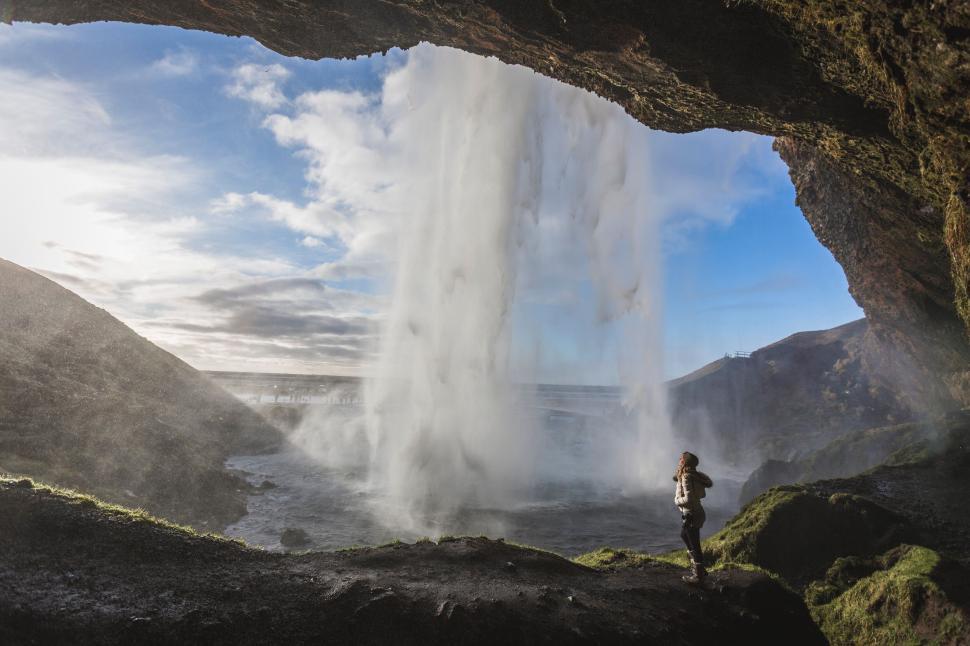 Free Image of Impressive waterfall from behind view in natural scene 
