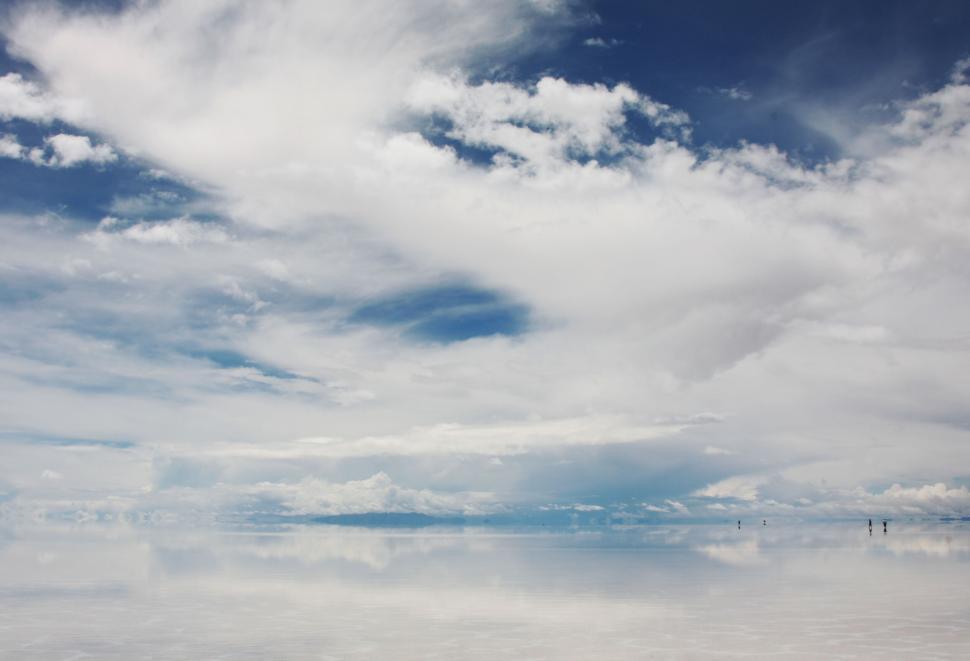Free Image of Expansive sky reflected on the salt flats in Bolivia 