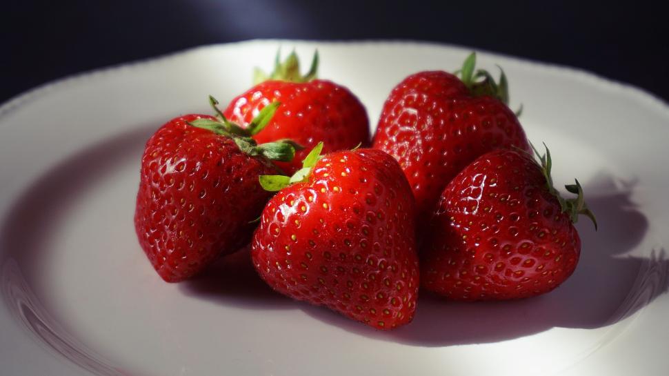 Free Image of Group of ripe strawberries on a white porcelain plate. 