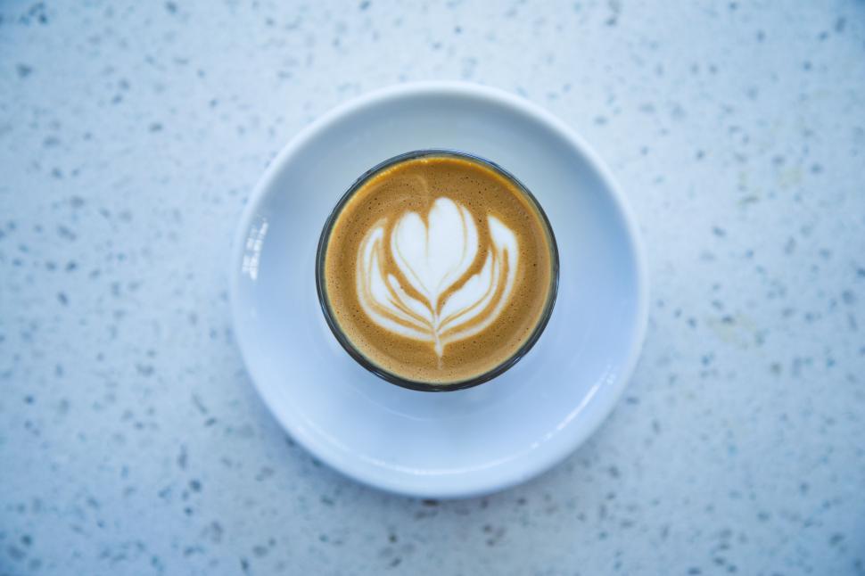 Free Image of Cup of latte with elegant heart pattern latte art 