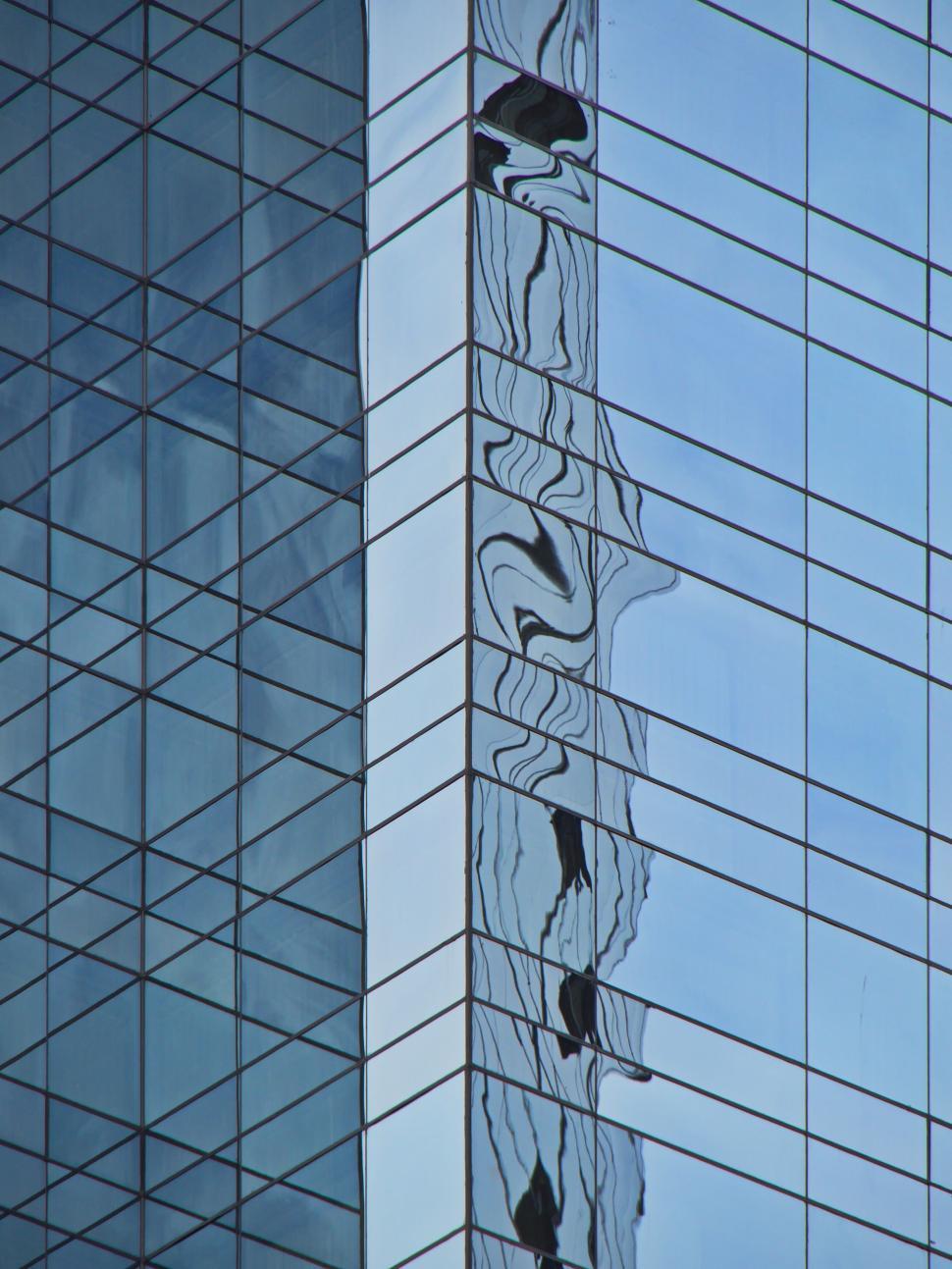 Free Image of Reflective glass facade of a skyscraper showcasing symmetry. 