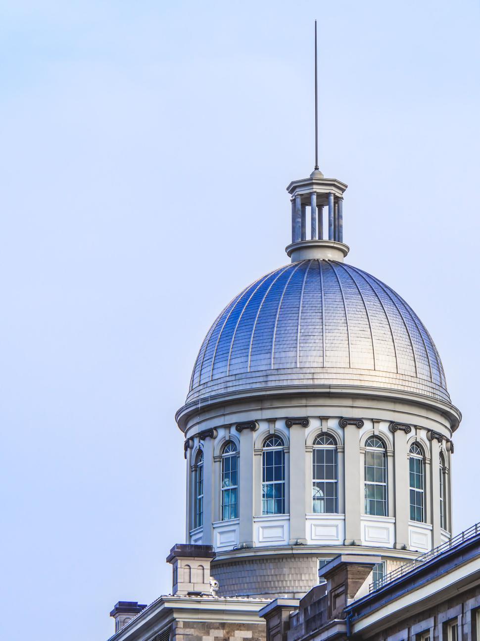 Free Image of Historic building with domed roof and large windows 