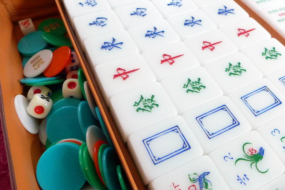 Free Image of Mahjong Tiles Game Set 