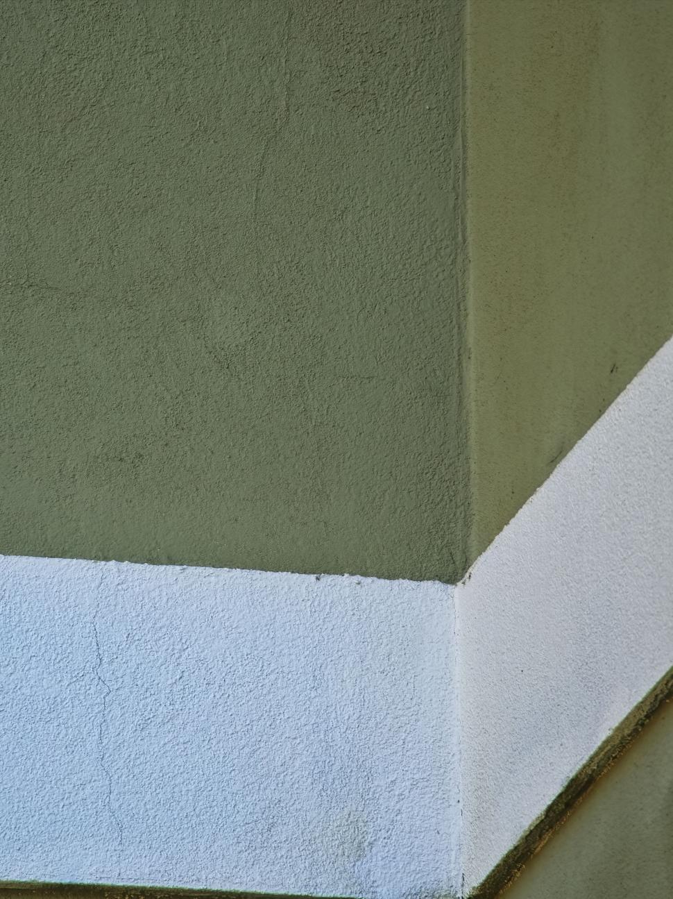 Free Image of Textured green and white wall with sharp corner contrast. 