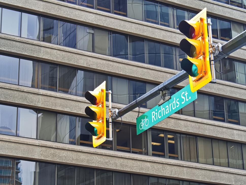 Free Image of Traffic Light At Busy Urban Street Intersection 