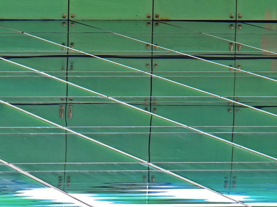 Free Image of Green glass surface with intersecting lines 