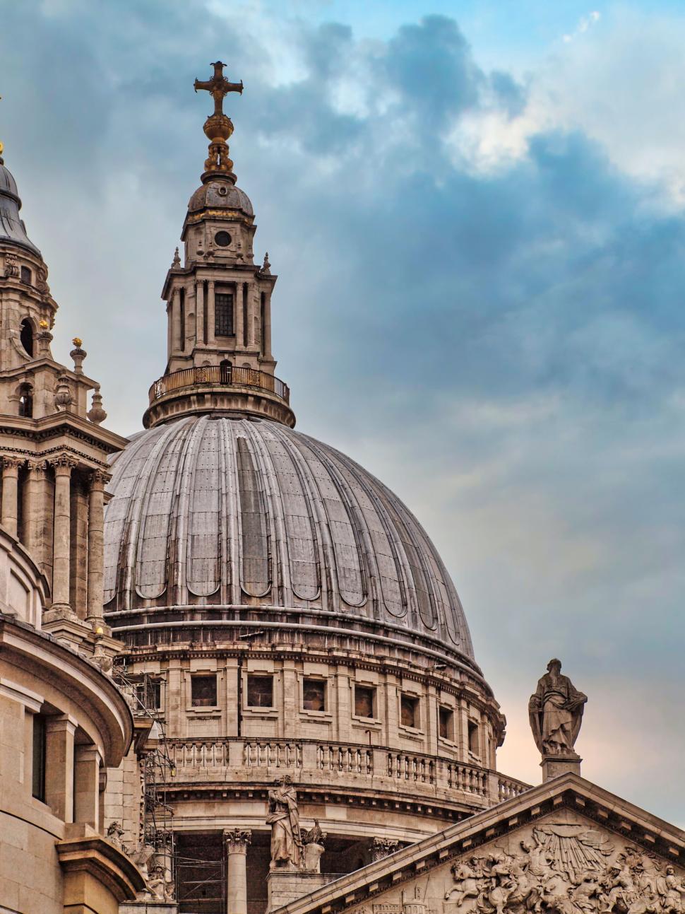 Free Image of Ornate historical cathedral dome against a cloudy sky 
