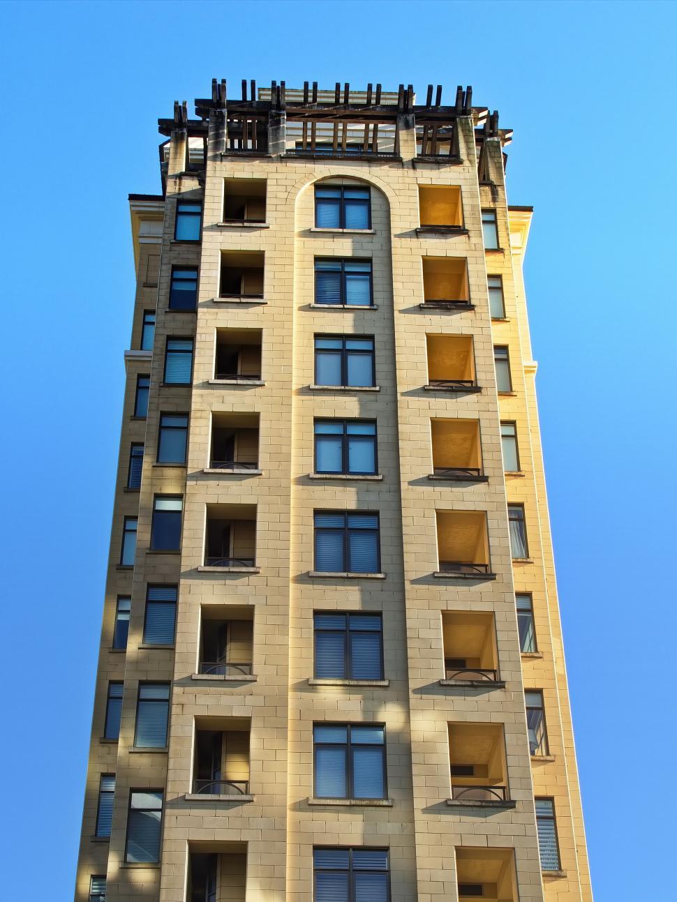 Free Image of Vintage tall building with decorative top structure detail. 