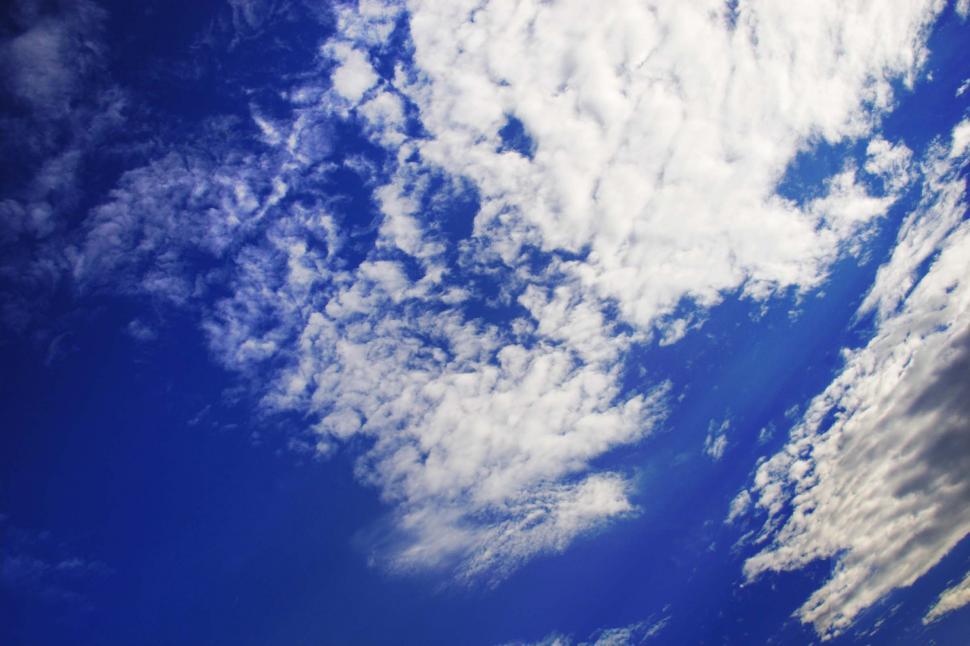 Free Image of Textured white clouds 